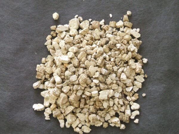 Fine vermiculite for animal feed premixes