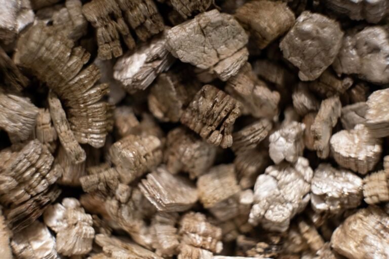 Vermiculite uses for animal feed, agriculture, horticulture and industrial applications